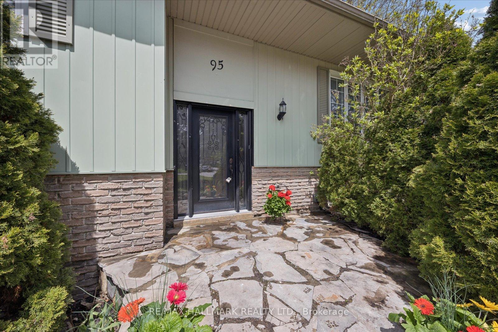 95 Booth Drive, Whitchurch-Stouffville, Ontario  L4A 4K4 - Photo 5 - N13119228