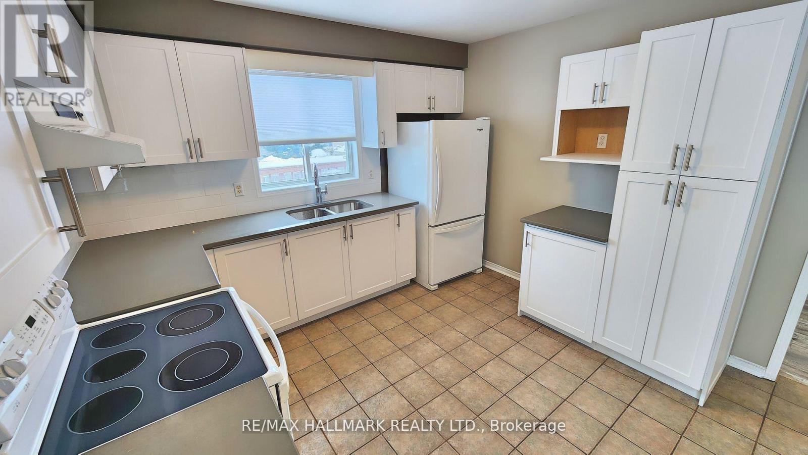 48 Downing Crescent, Barrie, Ontario  L4N 8V6 - Photo 3 - S13119154