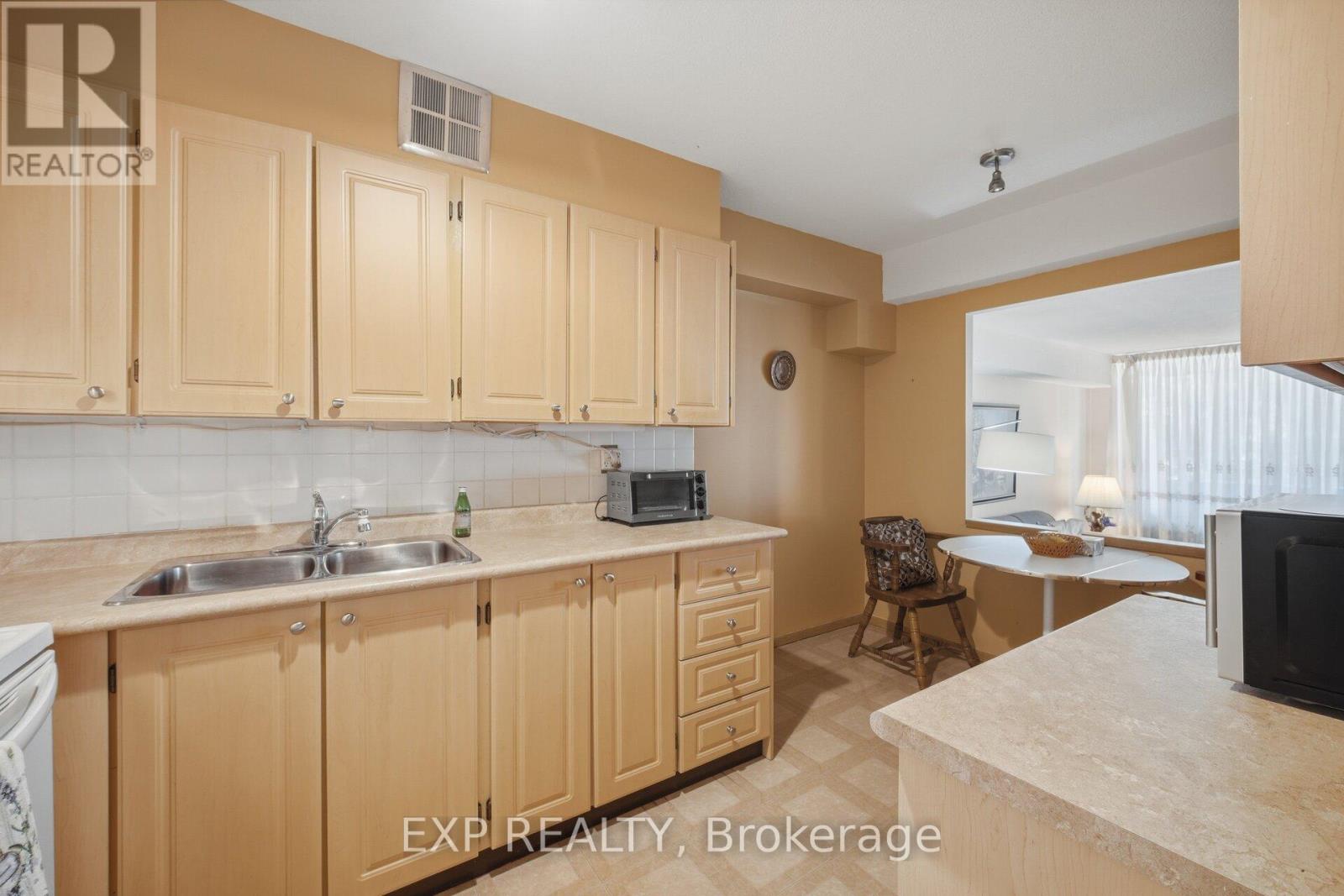 205 - 270 Scarlett Road, Toronto, Ontario  M6N 4X7 - Photo 12 - W13119028