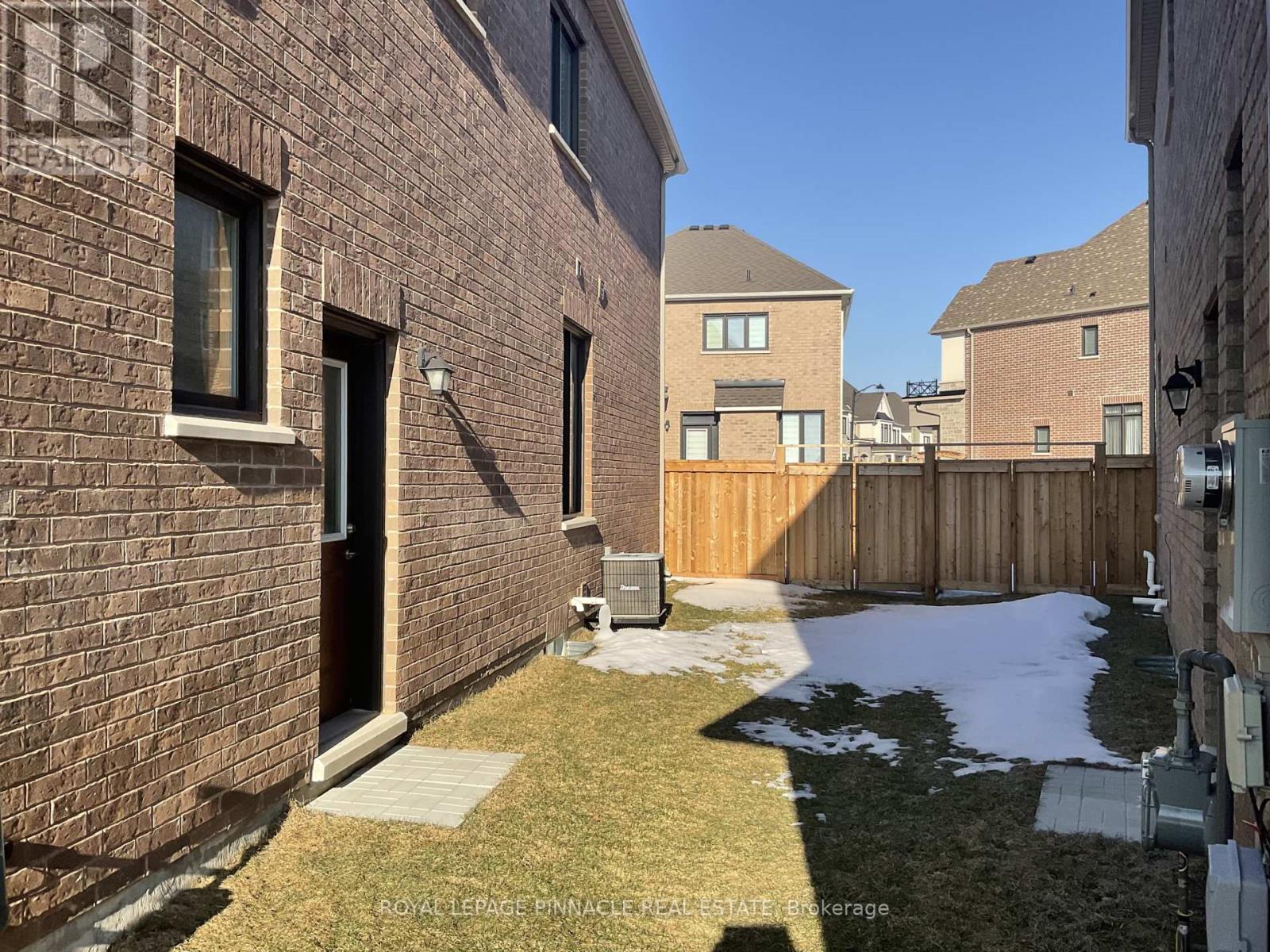 342 Thimbleweed Court, Milton, Ontario  L9E 1T2 - Photo 3 - W13119042