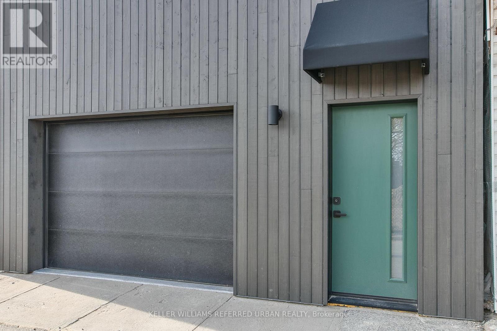 101r Pendrith Street, Toronto, Ontario  M6G 1R8 - Photo 2 - W13119052