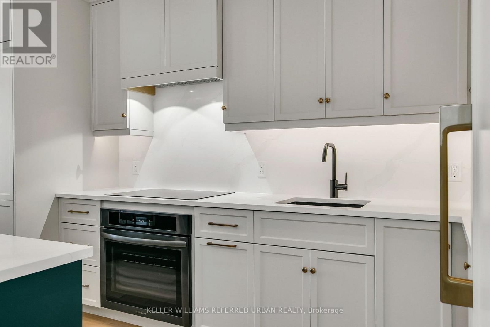 101r Pendrith Street, Toronto, Ontario  M6G 1R8 - Photo 26 - W13119052