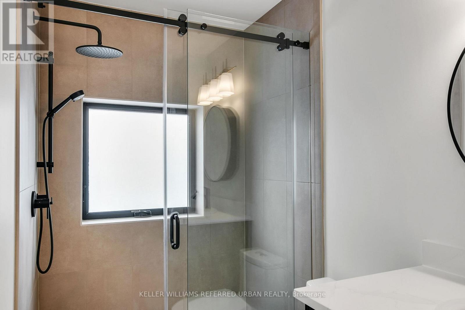 101r Pendrith Street, Toronto, Ontario  M6G 1R8 - Photo 37 - W13119052