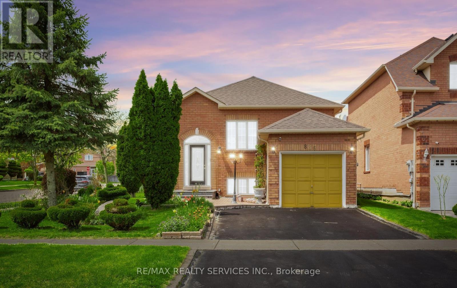 836 Avocado Crescent, Mississauga, Ontario  L5W 1K4 - Photo 1 - W13119166