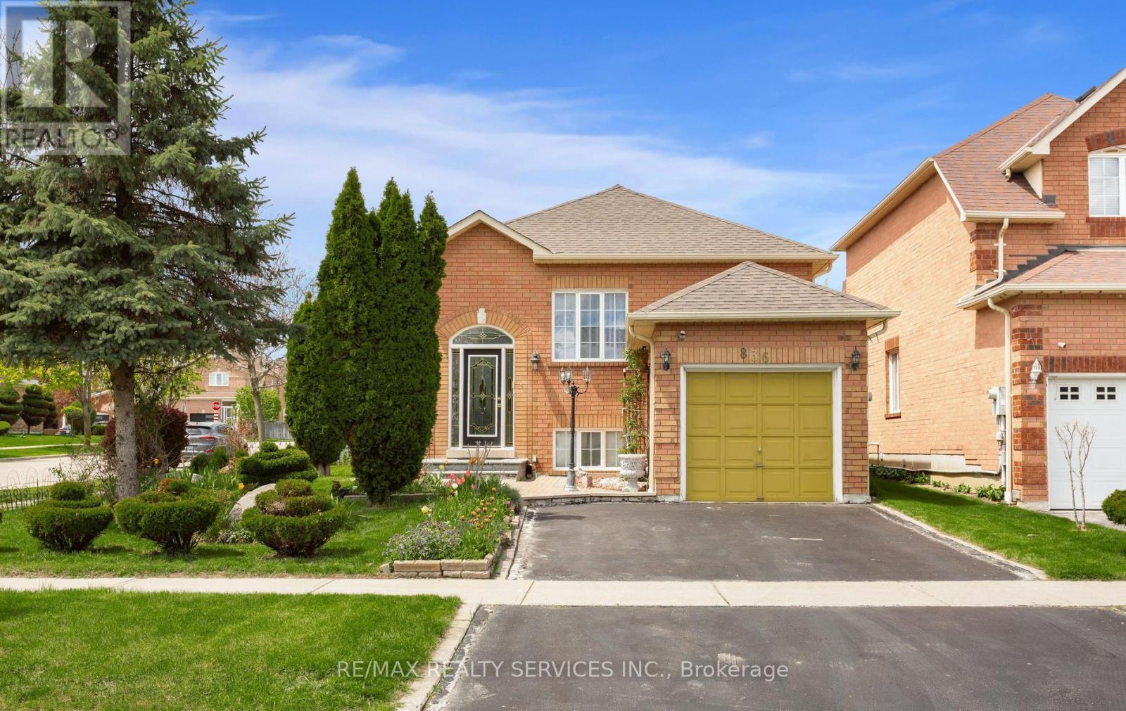 836 Avocado Crescent, Mississauga, Ontario  L5W 1K4 - Photo 2 - W13119166