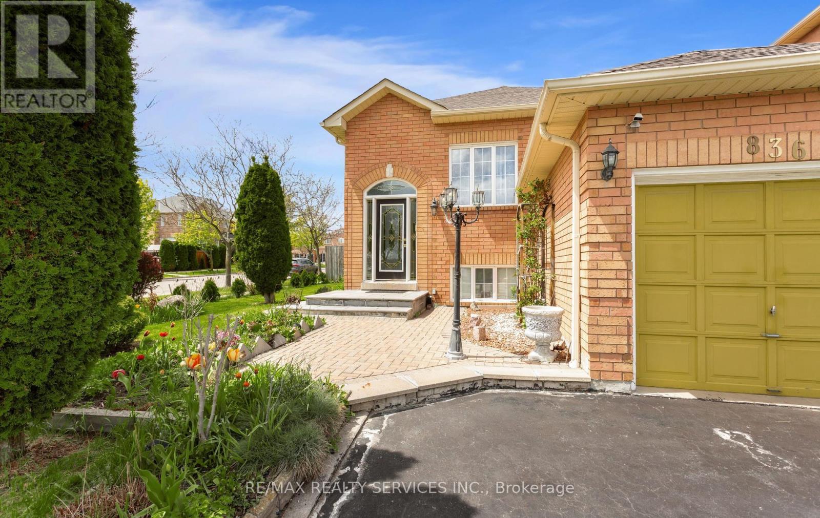 836 Avocado Crescent, Mississauga, Ontario  L5W 1K4 - Photo 4 - W13119166