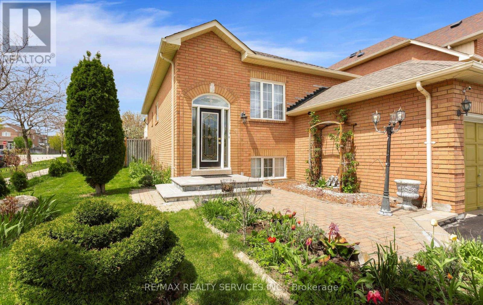 836 Avocado Crescent, Mississauga, Ontario  L5W 1K4 - Photo 5 - W13119166