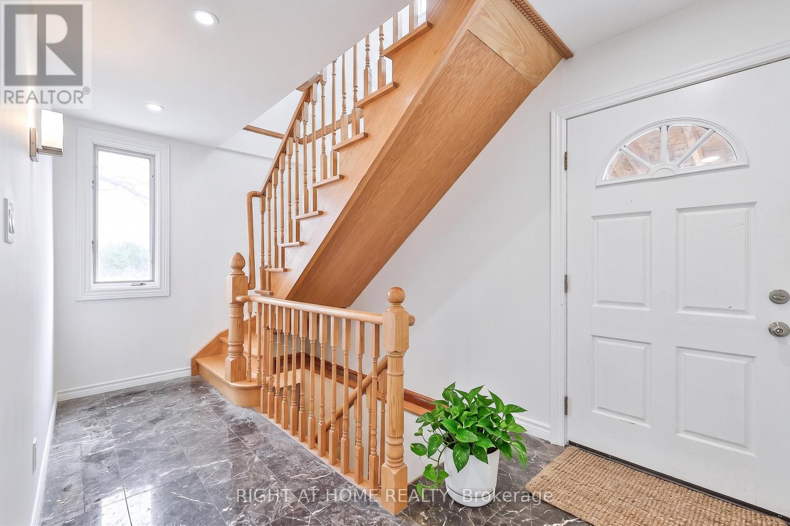 446 Orano Avenue, Mississauga, Ontario  L5G 2B9 - Photo 10 - W13119202