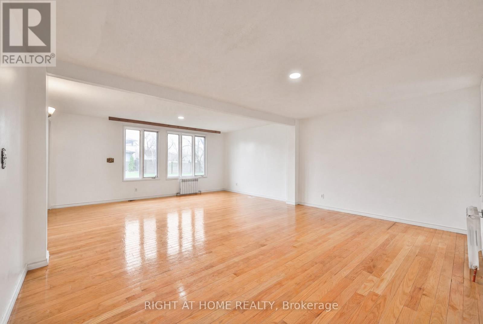 446 Orano Avenue, Mississauga, Ontario  L5G 2B9 - Photo 2 - W13119202