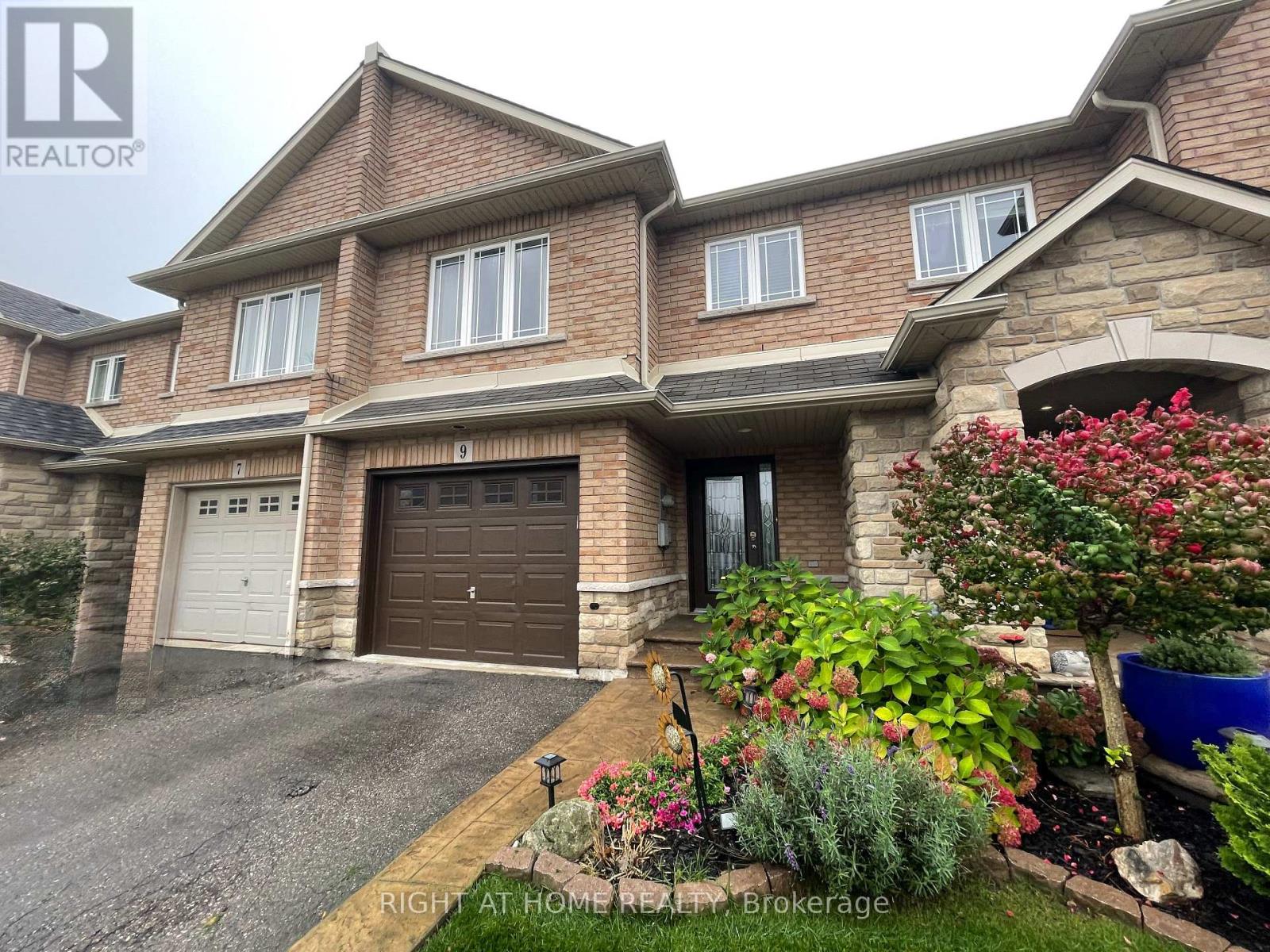 9 Periwinkle Drive, Hamilton, Ontario  L0R 1P0 - Photo 1 - X13119064