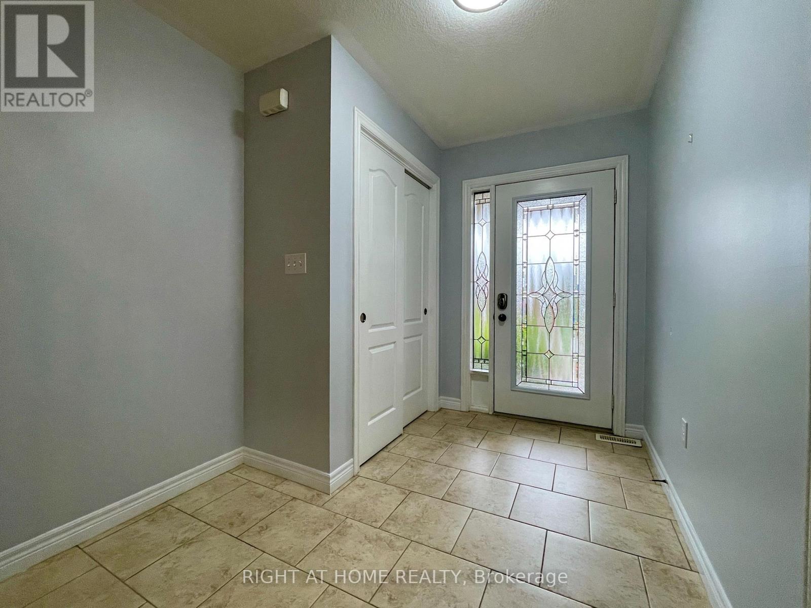 9 Periwinkle Drive, Hamilton, Ontario  L0R 1P0 - Photo 2 - X13119064