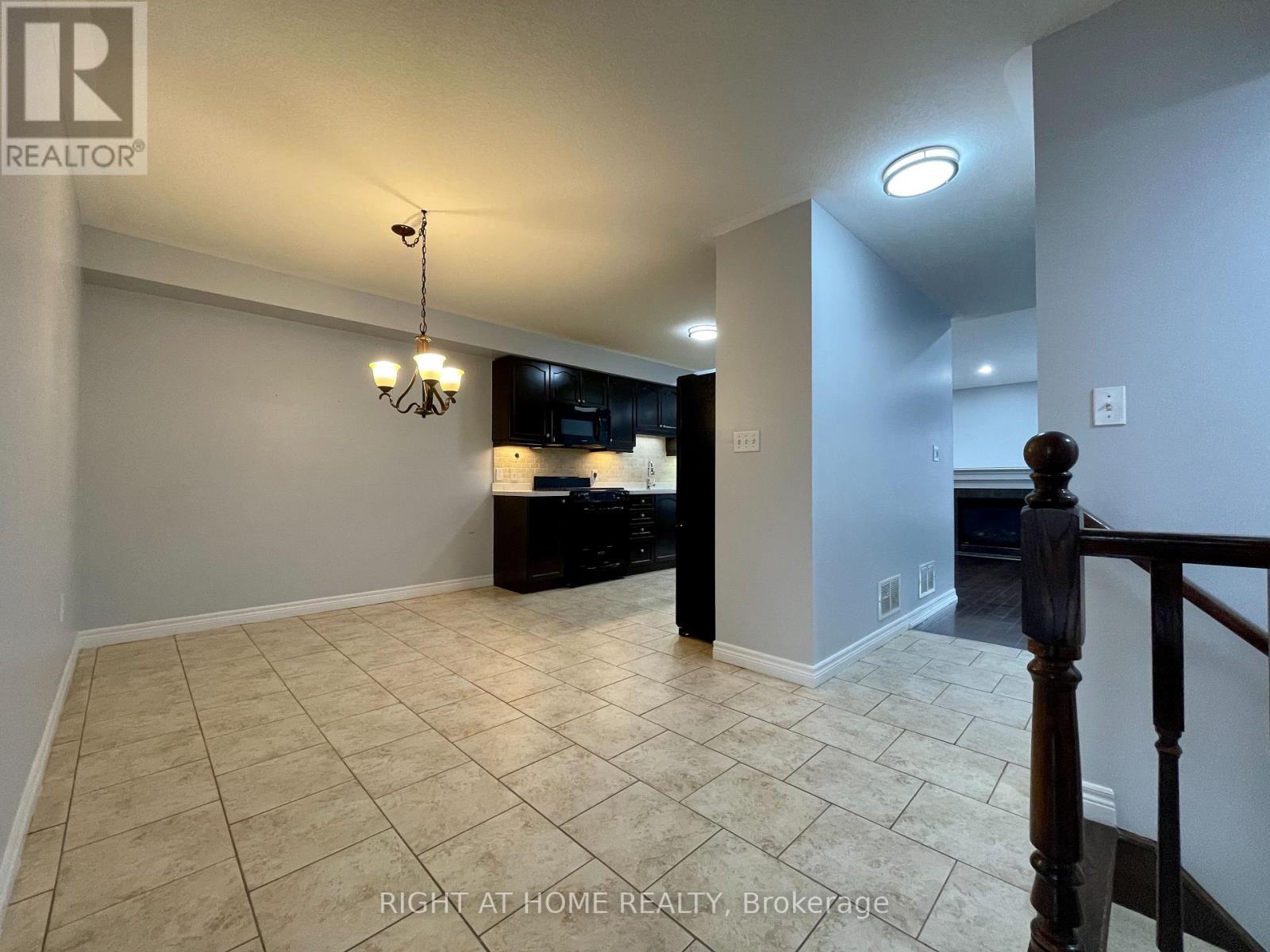 9 Periwinkle Drive, Hamilton, Ontario  L0R 1P0 - Photo 4 - X13119064