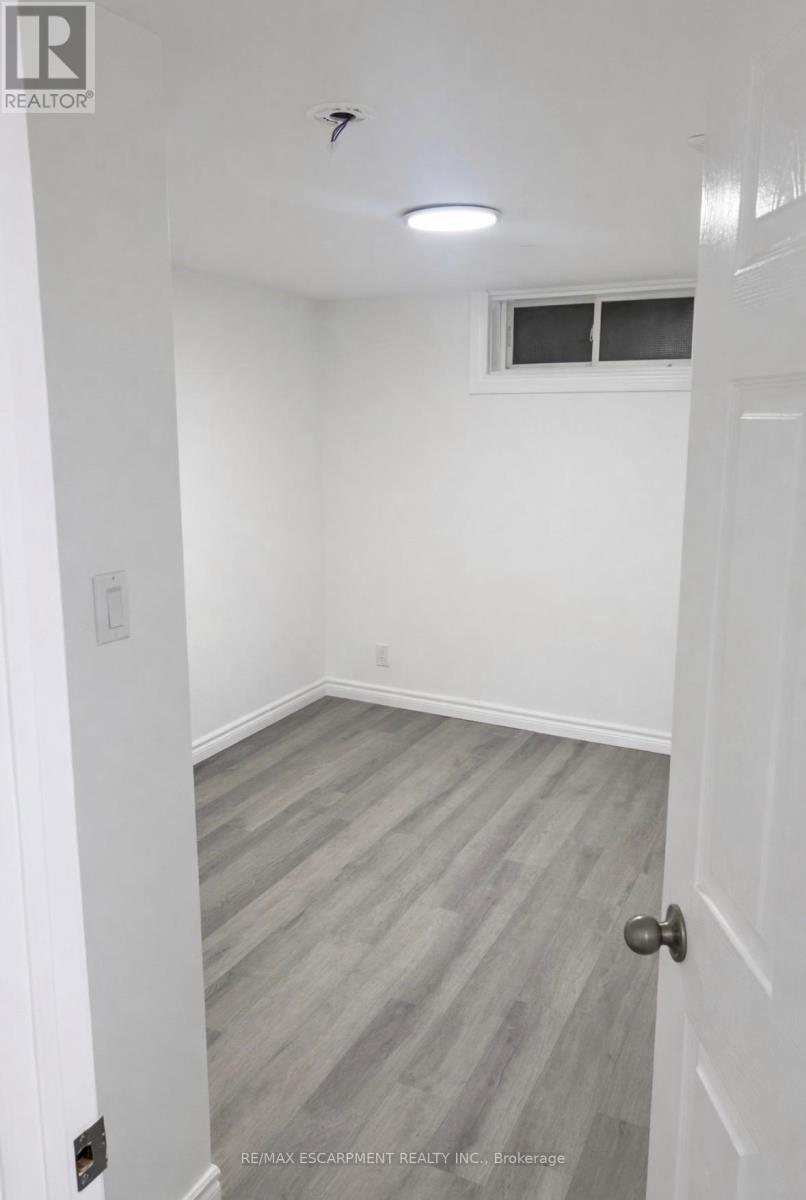 Lower - 23 Ivanhoe Road, Brantford, Ontario  N3R 6T9 - Photo 12 - X13119106