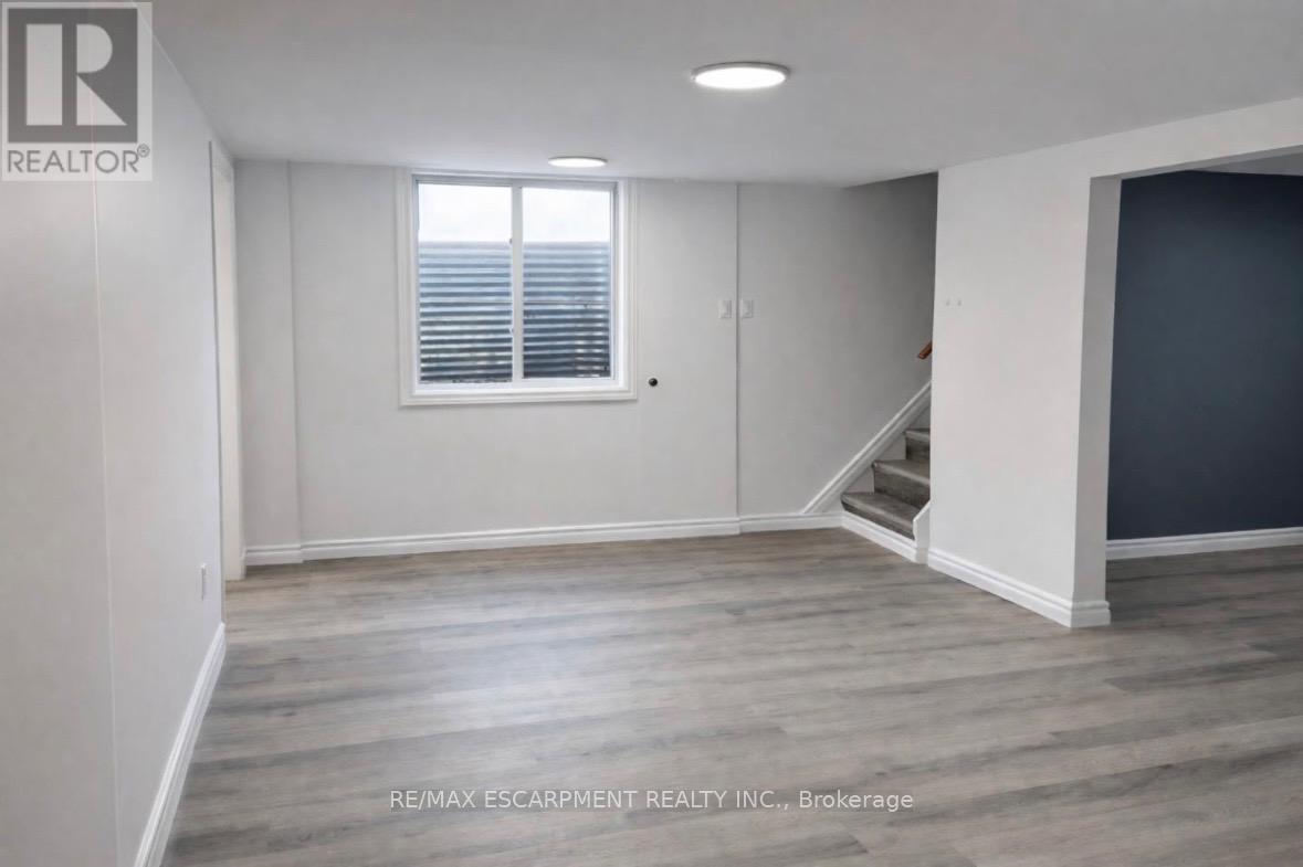 Lower - 23 Ivanhoe Road, Brantford, Ontario  N3R 6T9 - Photo 3 - X13119106