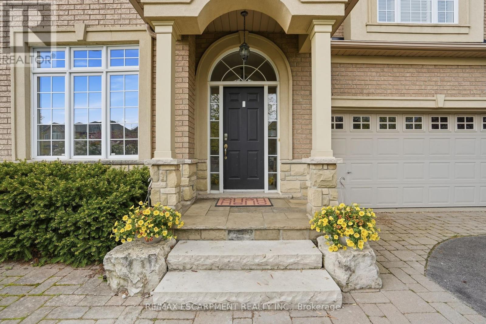 20 Commando Court, Hamilton, Ontario  L0R 2H6 - Photo 3 - X13119142