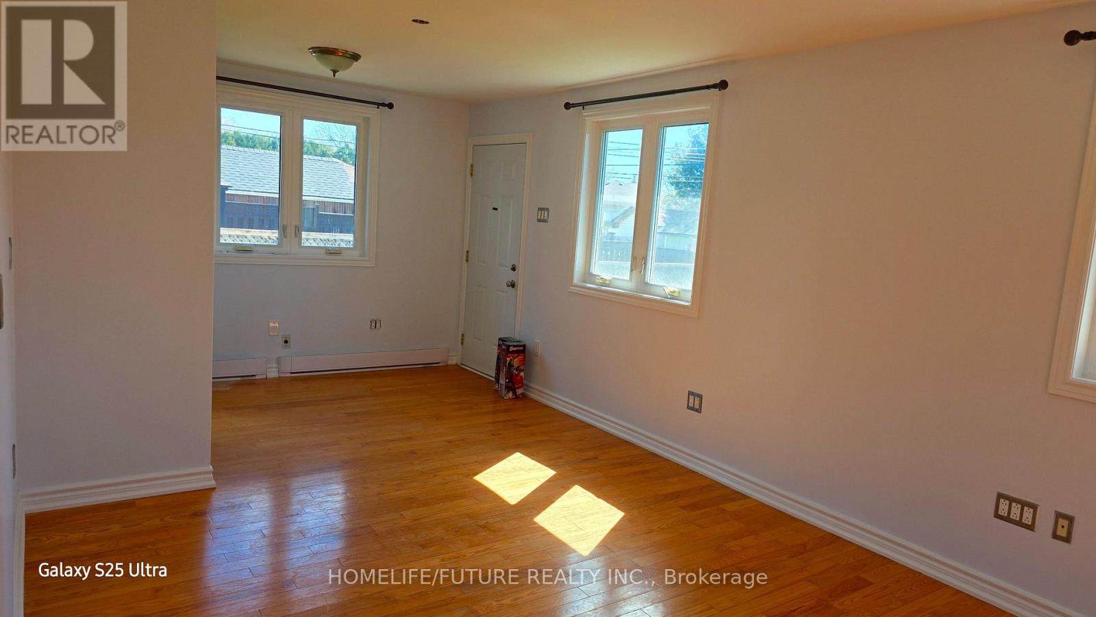 Upper - 37 Miramar Crescent, Toronto, Ontario  M1J 1R3 - Photo 7 - E13116638