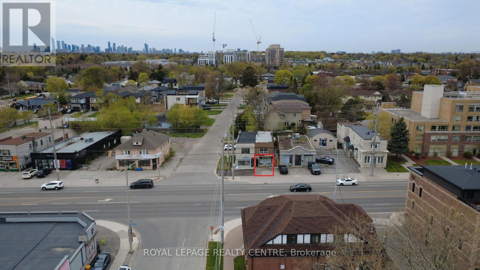 745 Lakeshore Road E, Mississauga, Ontario  L5E 1C6 - Photo 2 - W13097372