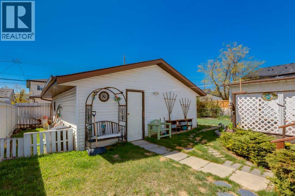 7939 47 Avenue Nw, Calgary, Alberta  T3B 1Z3 - Photo 9 - A2310380