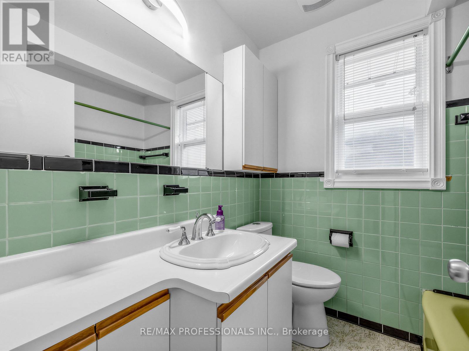 47 Claymore Drive, Toronto, Ontario  M8Z 2S3 - Photo 11 - W13107334