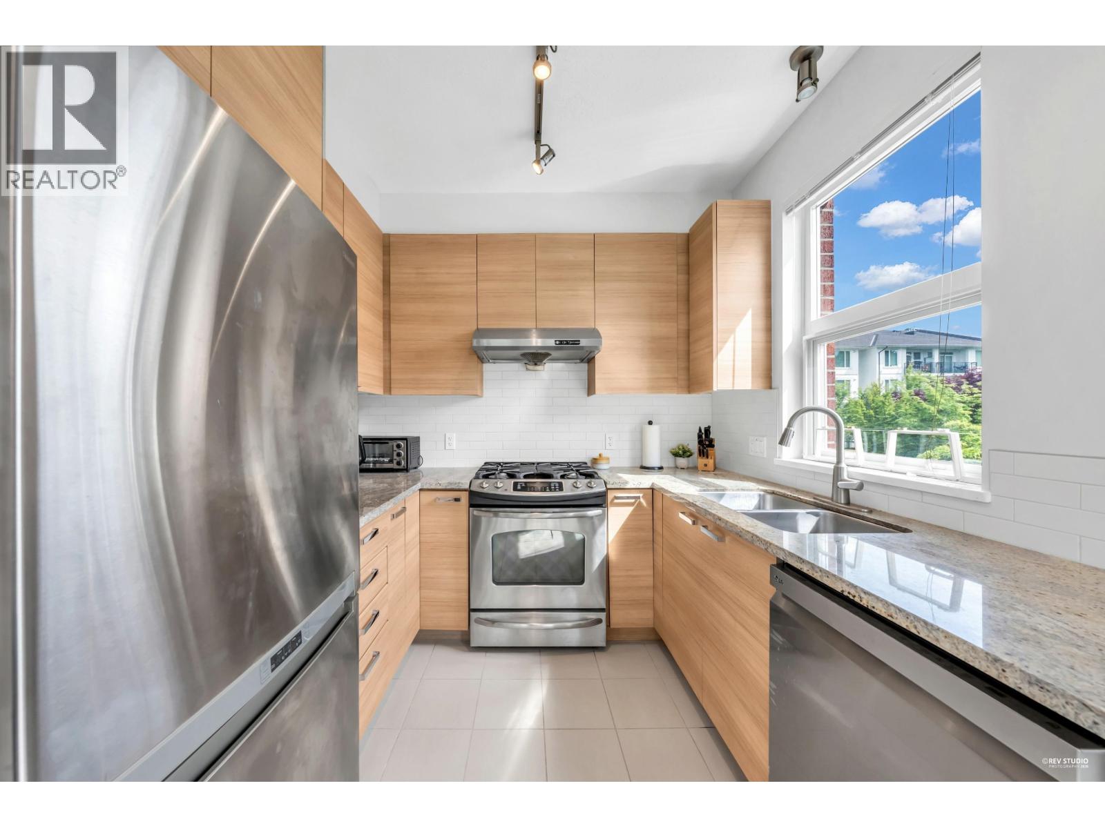 218 9388 Mckim Way, Richmond, British Columbia  V6X 0J7 - Photo 4 - R3122824