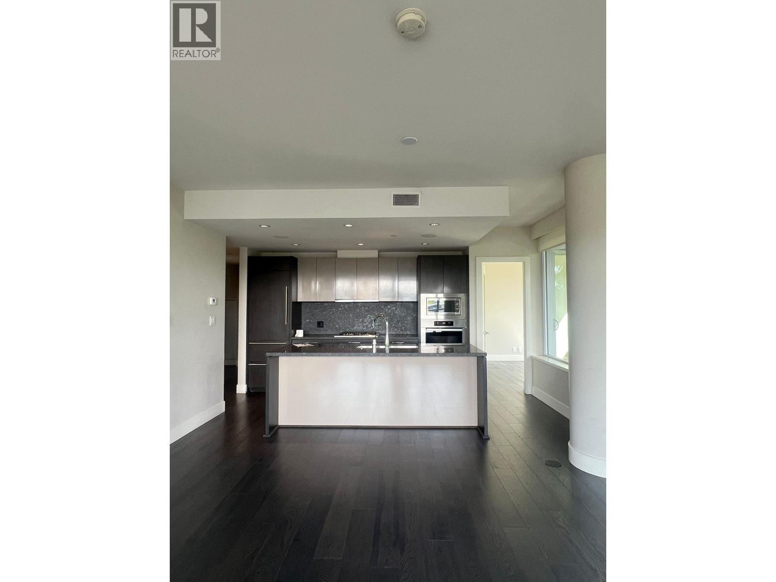 202 866 ARTHUR ERICKSON PLACE, West Vancouver, British Columbia