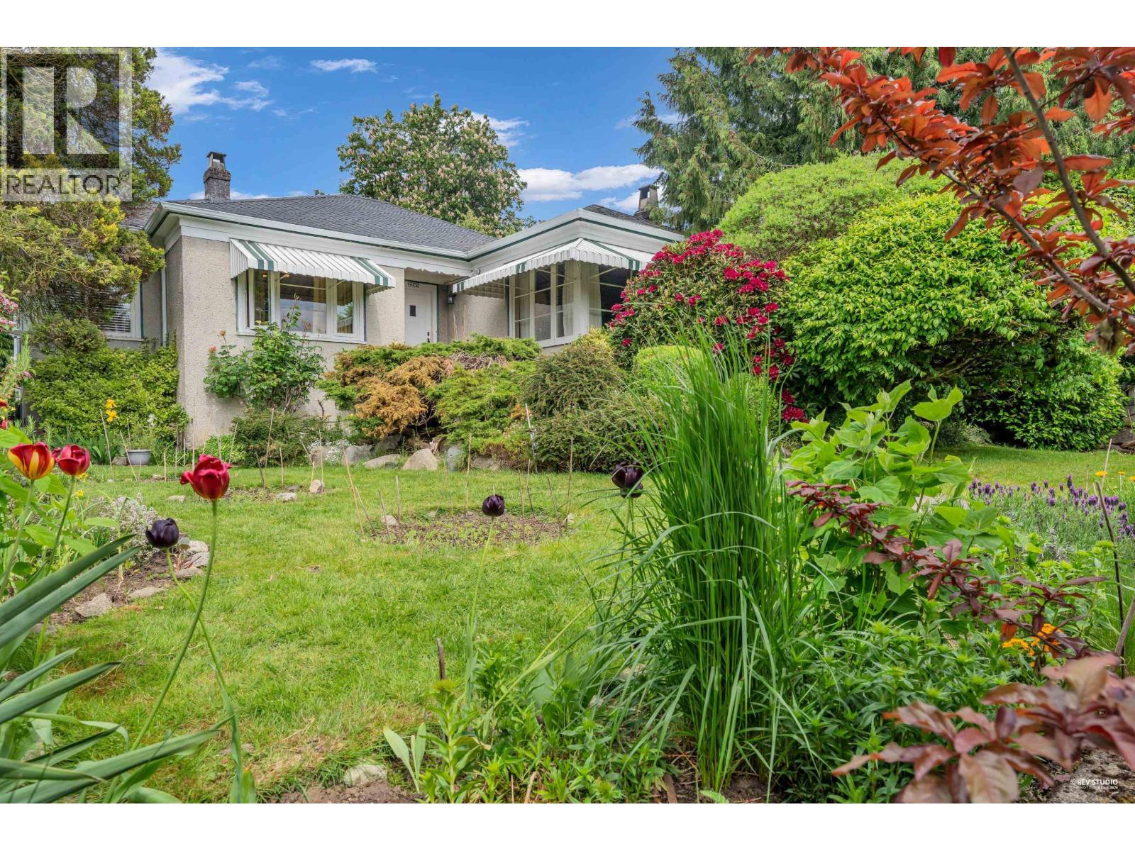 2245 W 22nd Avenue, Vancouver, British Columbia  V6L 1L6 - Photo 2 - R3121617