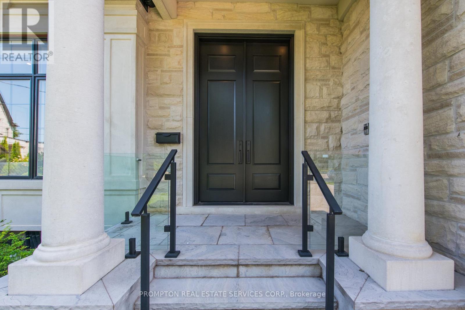 47 Wycliffe Crescent, Toronto, Ontario  M2K 1V7 - Photo 2 - C13119314