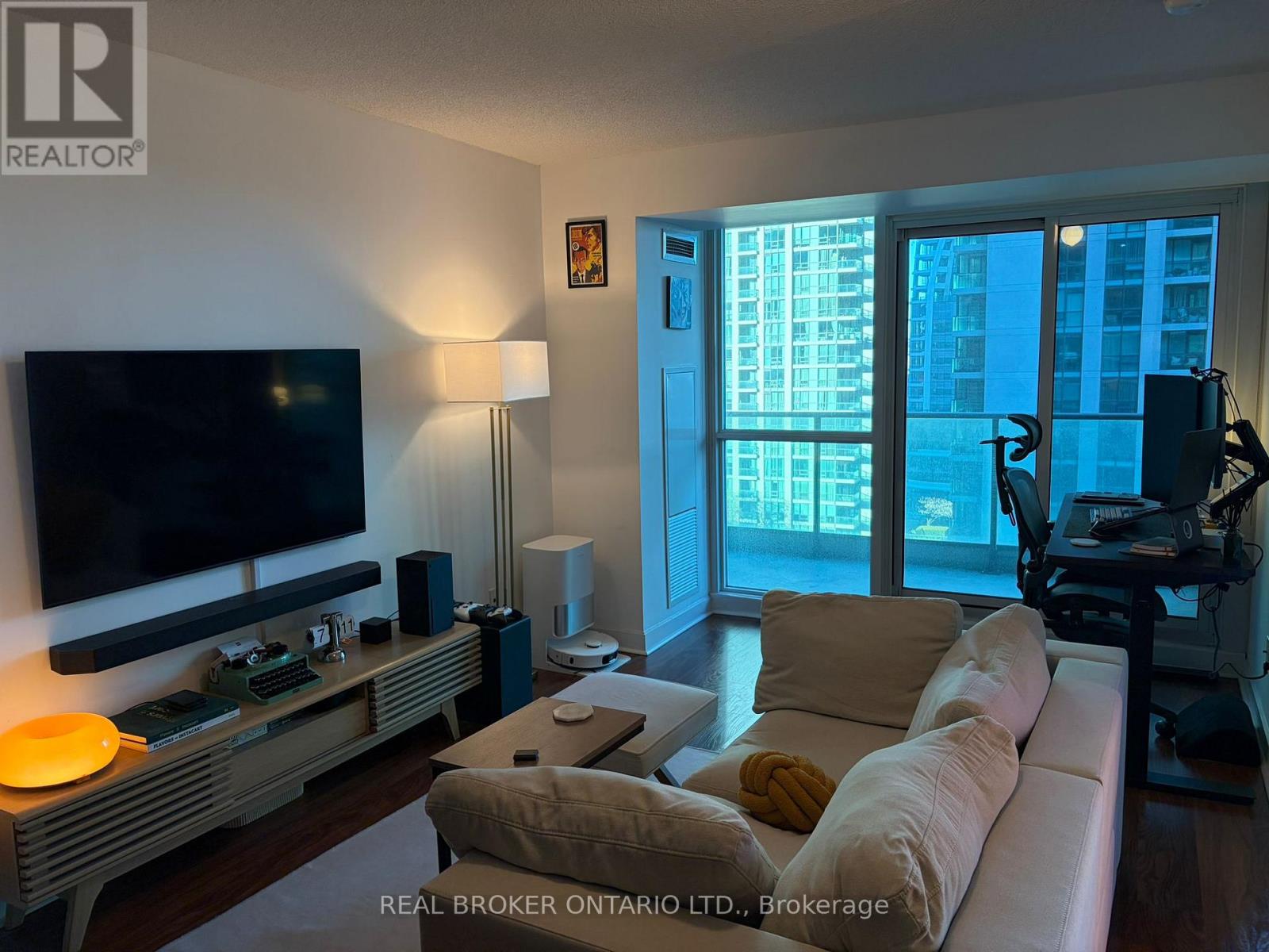 1307 - 33 Bay Street, Toronto, Ontario  M5J 2Z3 - Photo 2 - C13119326