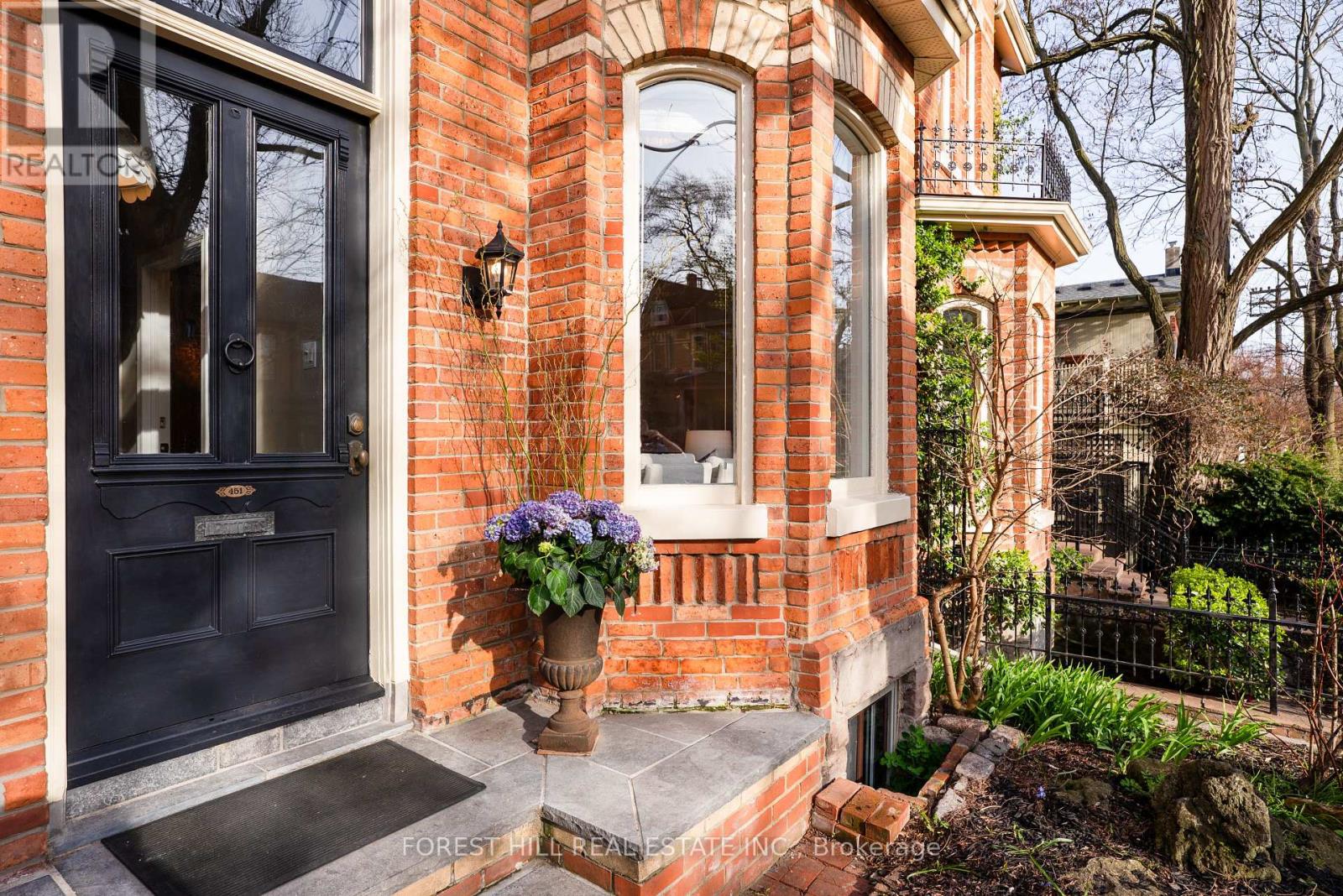 451 Sackville Street, Toronto, Ontario  M4X 1T3 - Photo 4 - C13119338