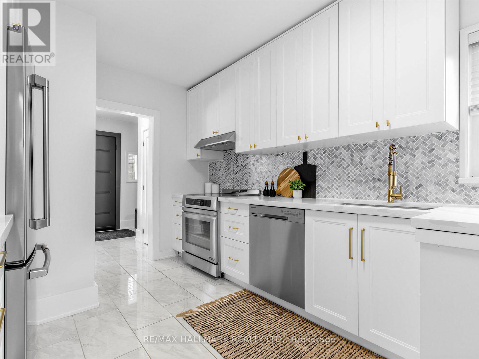 1 Ferncliff Court, Toronto, Ontario  M4B 2M3 - Photo 13 - E13119344