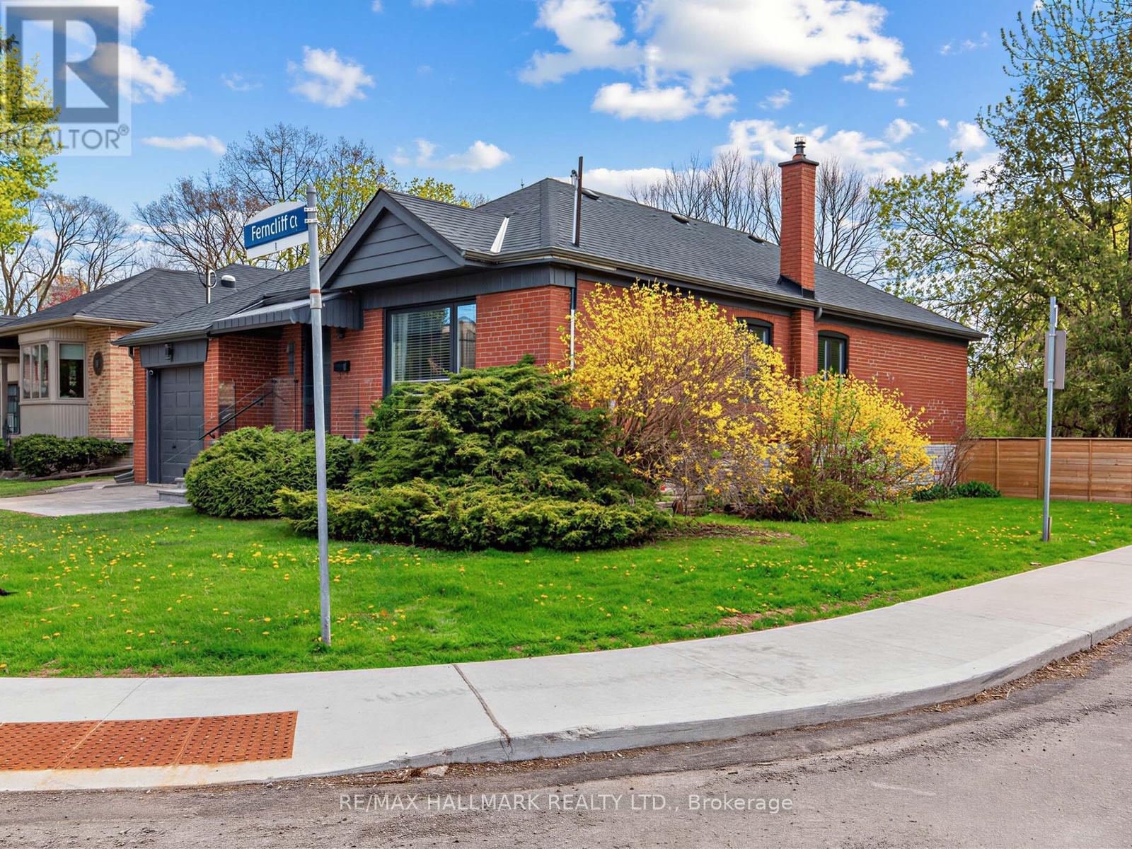 1 Ferncliff Court, Toronto, Ontario  M4B 2M3 - Photo 2 - E13119344