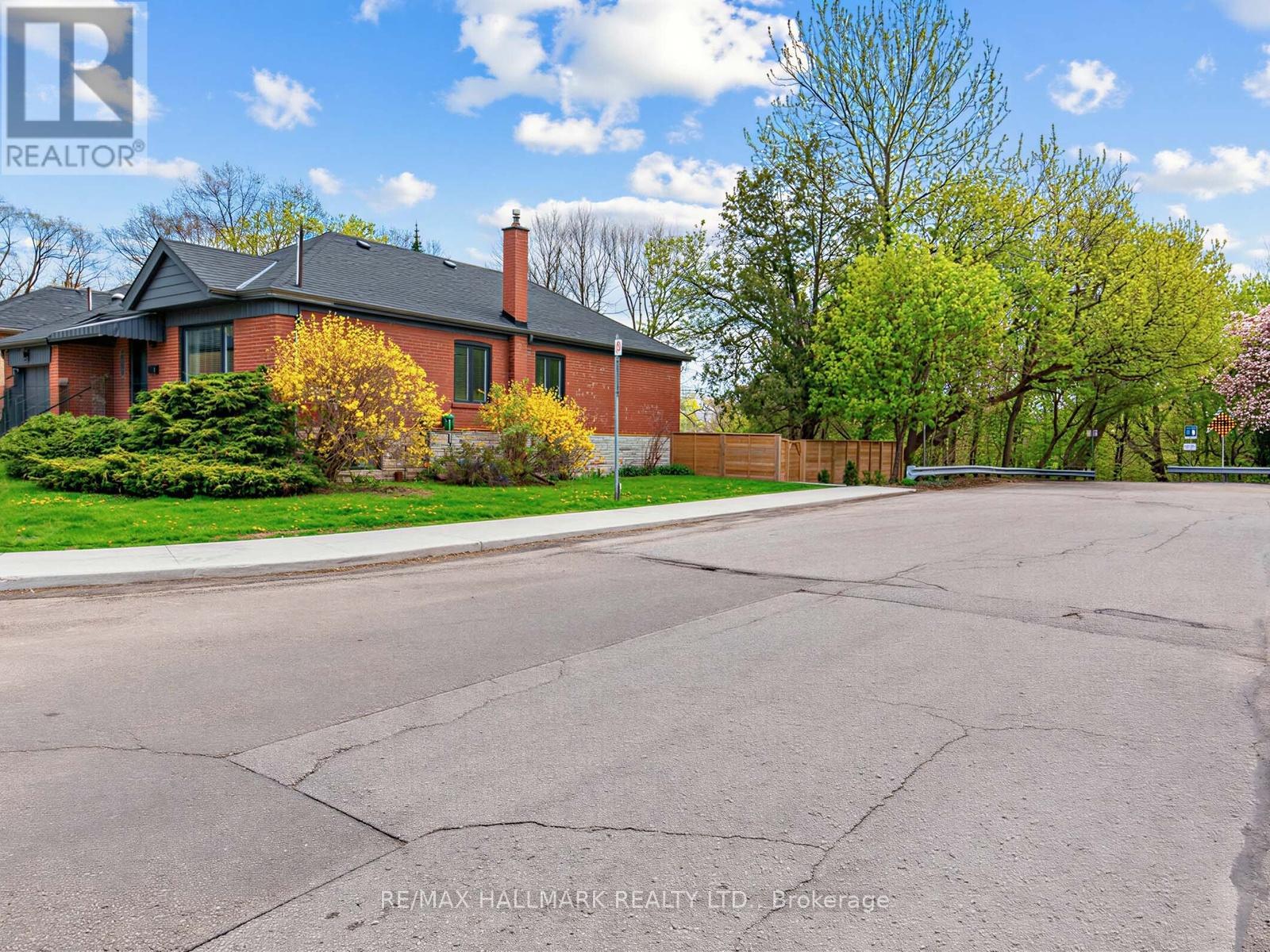 1 Ferncliff Court, Toronto, Ontario  M4B 2M3 - Photo 3 - E13119344