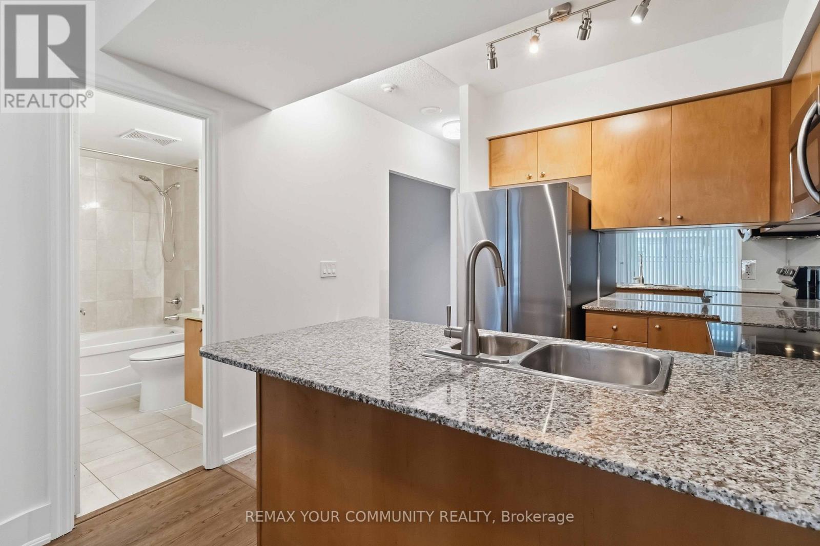 606 - 8 Scollard Street, Toronto, Ontario  M5R 1M2 - Photo 12 - C13025094