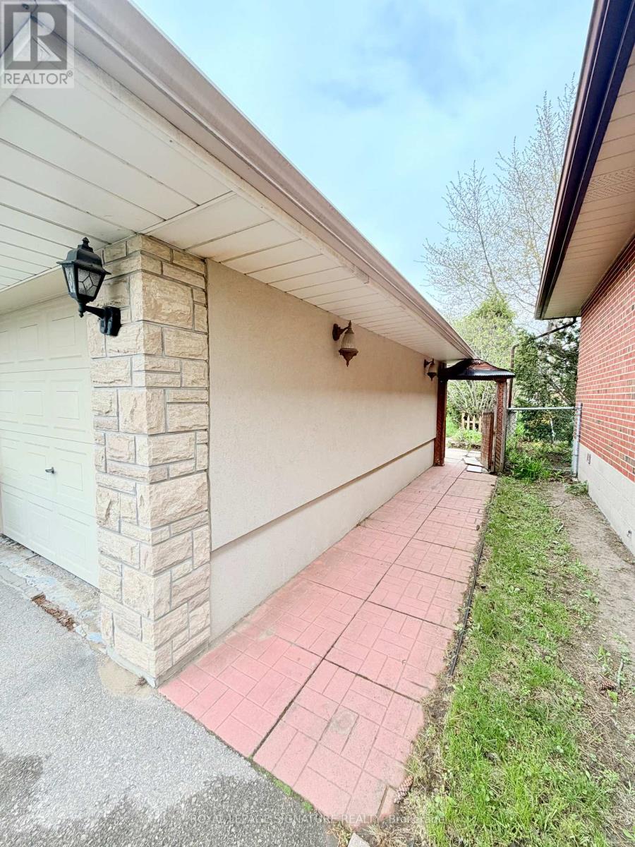 169 Mcgill Street, Mississauga, Ontario  L5A 1V1 - Photo 3 - W13108390