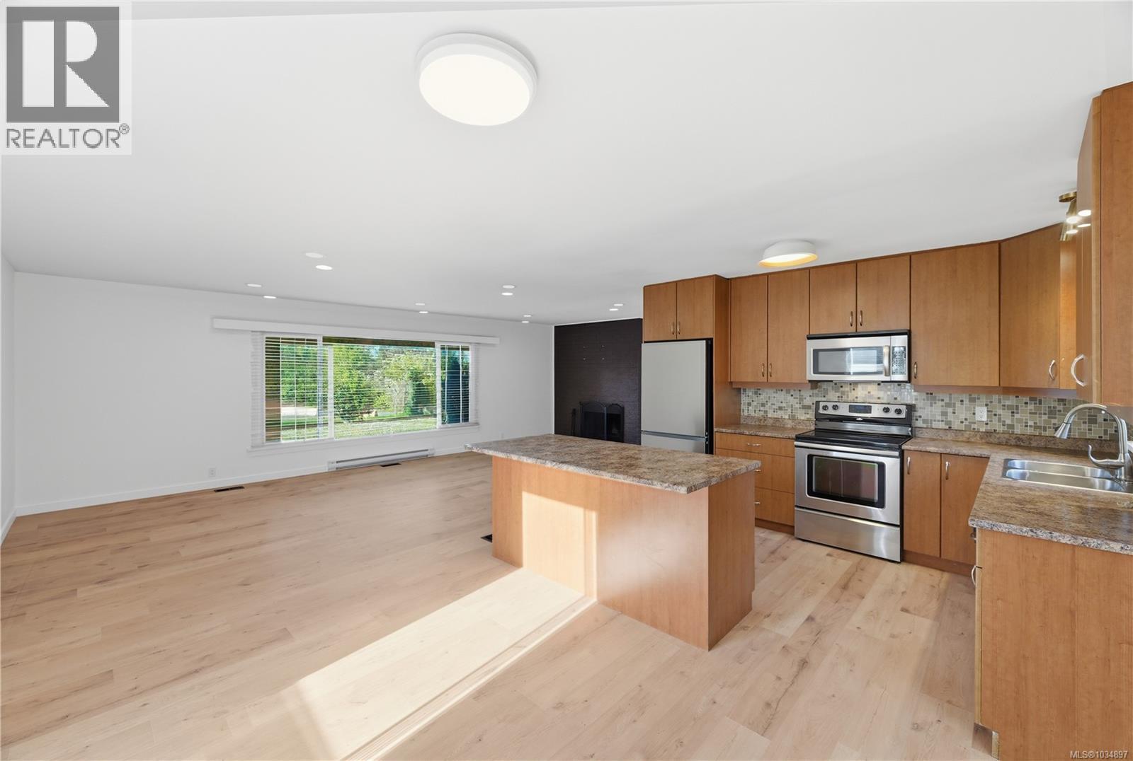 2153 James White Blvd, Sidney, British Columbia  V8L 1Y9 - Photo 12 - 1034897