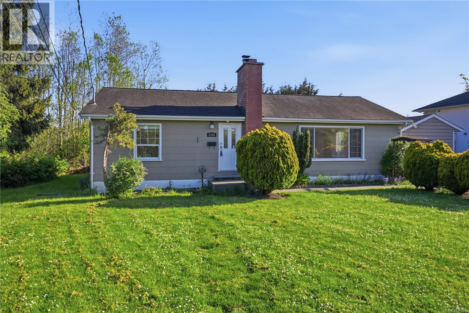 2153 James White Blvd, Sidney, British Columbia  V8L 1Y9 - Photo 2 - 1034897
