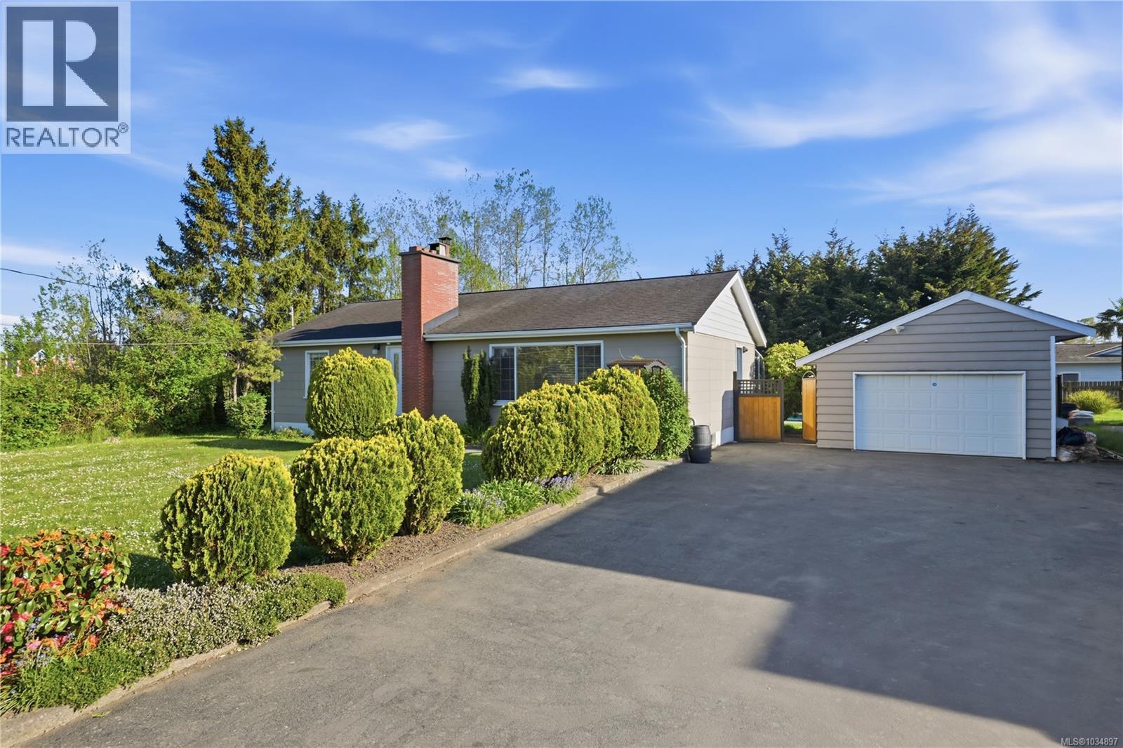 2153 James White Blvd, Sidney, British Columbia  V8L 1Y9 - Photo 1 - 1034897