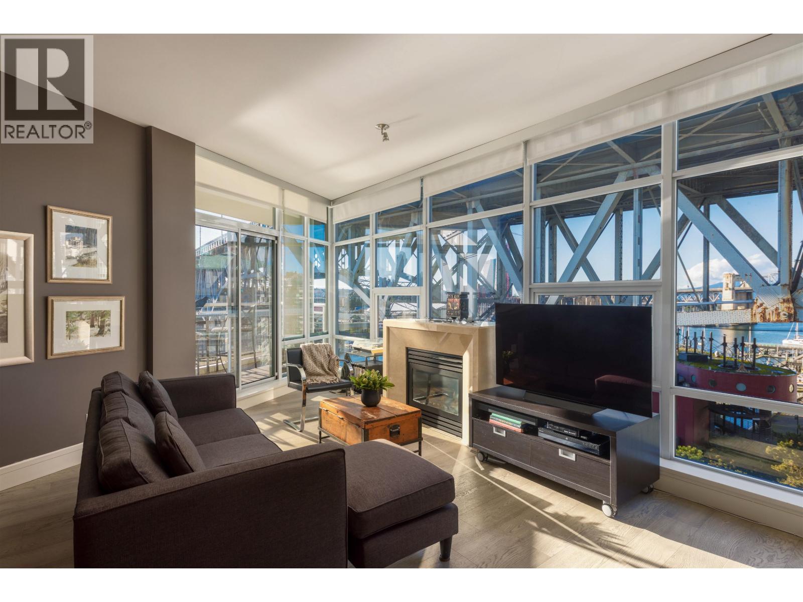 805 628 Kinghorne Mews, Vancouver, British Columbia  V6Z 3H6 - Photo 2 - R3091569