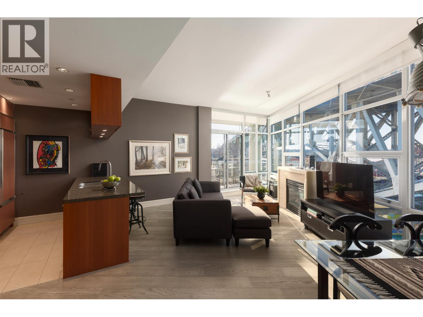 805 628 Kinghorne Mews, Vancouver, British Columbia  V6Z 3H6 - Photo 4 - R3091569