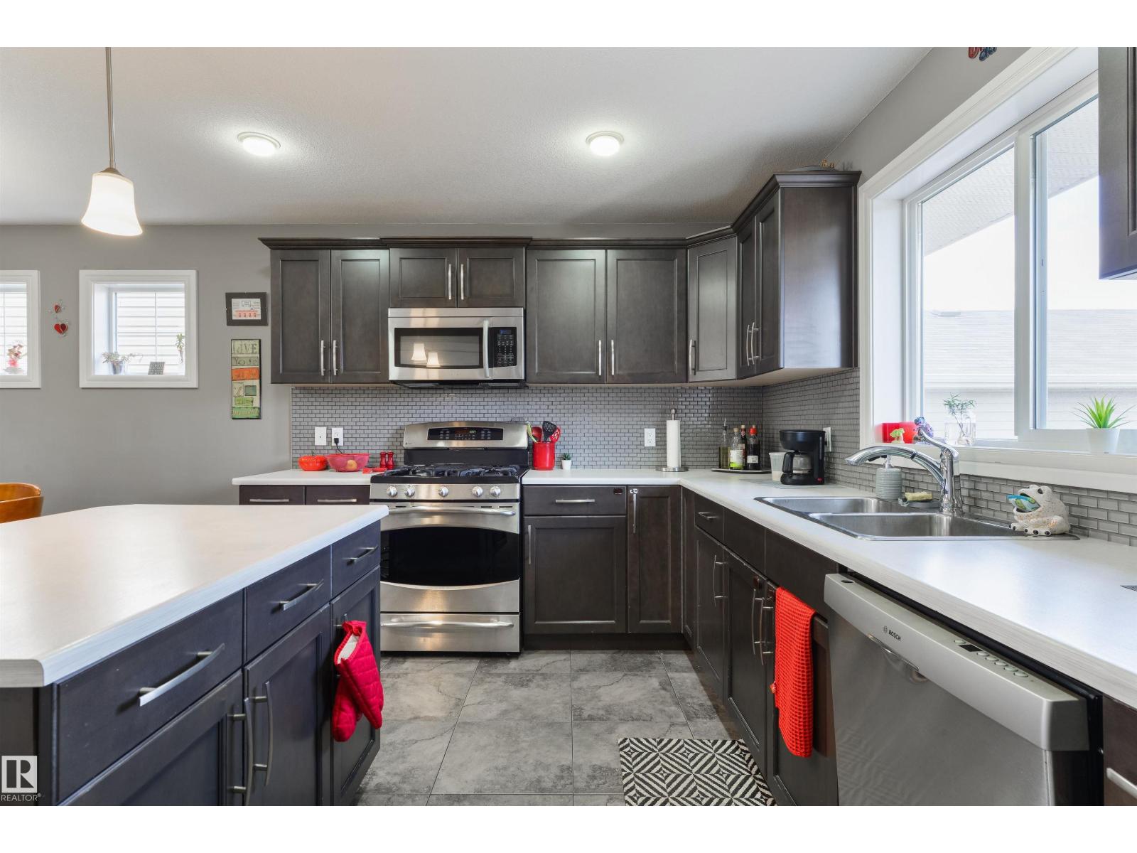 102 Kirpatrick Bn, Leduc, Alberta  T9E 0W3 - Photo 11 - E4487263