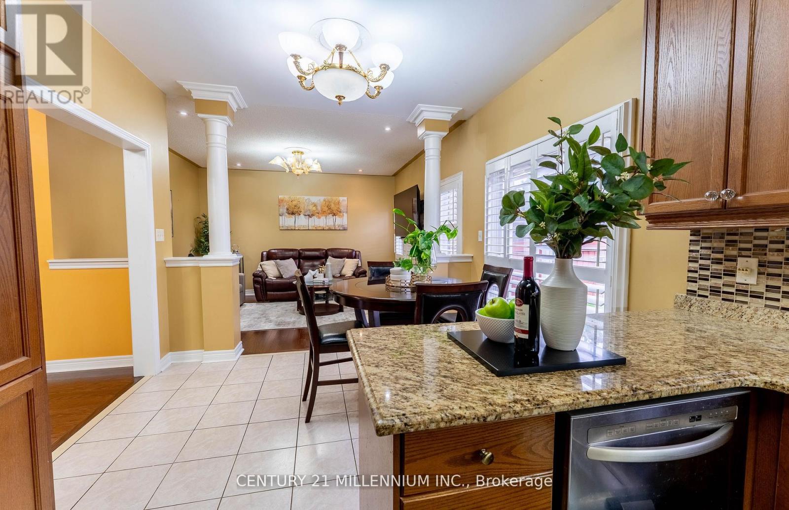 64 Executive Court, Brampton, Ontario  L6R 0L5 - Photo 8 - W13119316