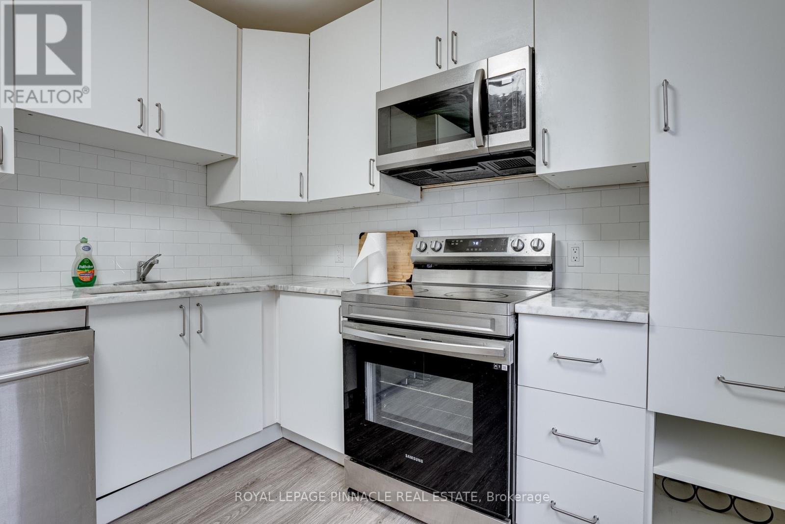 128 Geneva Street, St. Catharines, Ontario  L2R 4N6 - Photo 12 - X13119300