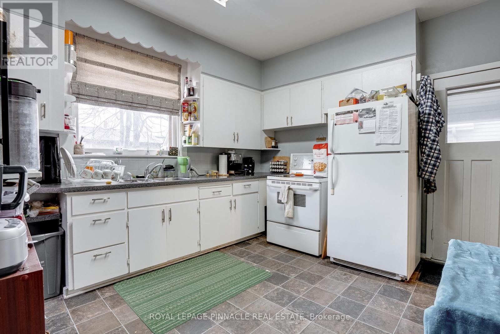 128 Geneva Street, St. Catharines, Ontario  L2R 4N6 - Photo 7 - X13119300