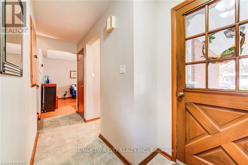 18 Queenston Crescent, Kitchener, Ontario  N2B 2V5 - Photo 11 - X13119302