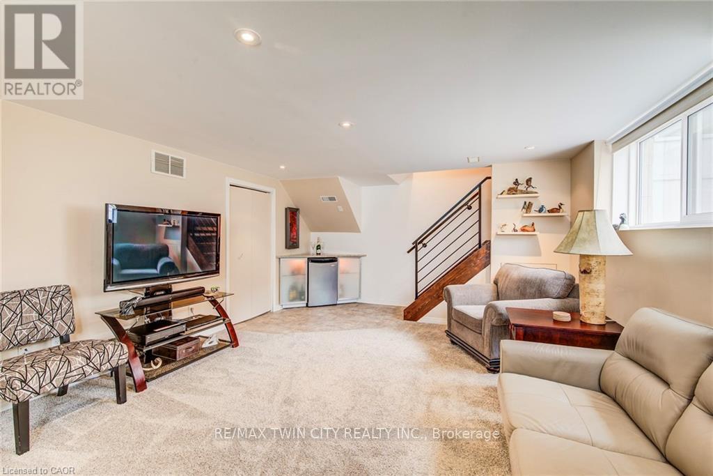 18 Queenston Crescent, Kitchener, Ontario  N2B 2V5 - Photo 30 - X13119302
