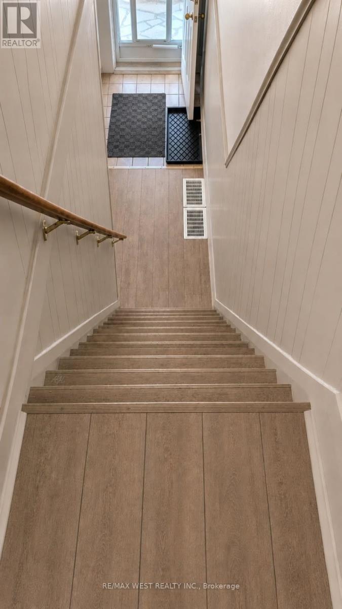 Upper - 321 Caledonia Road, Toronto, Ontario  M6E 4T4 - Photo 3 - W12825042