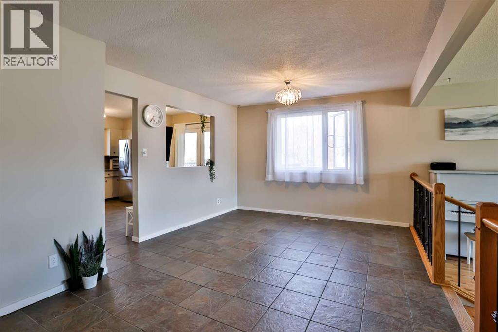 99 Lemoyne Crescent W, Lethbridge, Alberta  T1K 4A4 - Photo 3 - A2306254