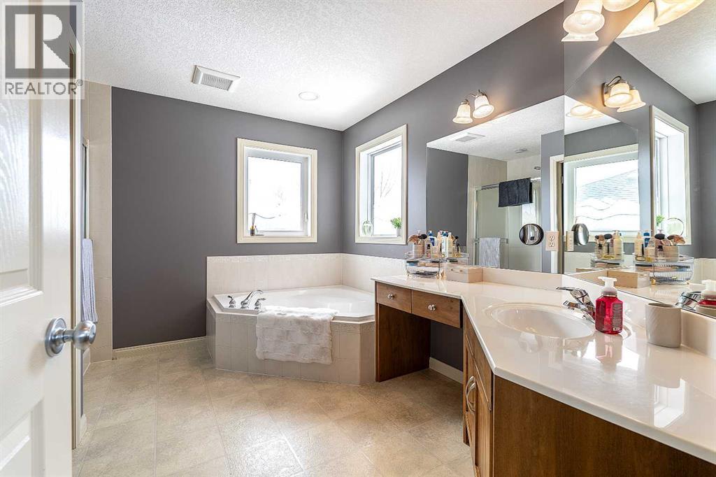 812 Coopers Drive SW, Airdrie, Alberta  T4B 2W3 - Photo 24 - A2305355