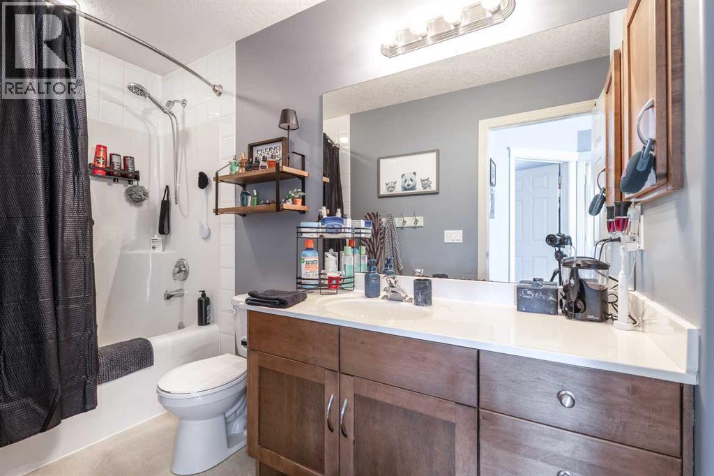 812 Coopers Drive SW, Airdrie, Alberta  T4B 2W3 - Photo 27 - A2305355