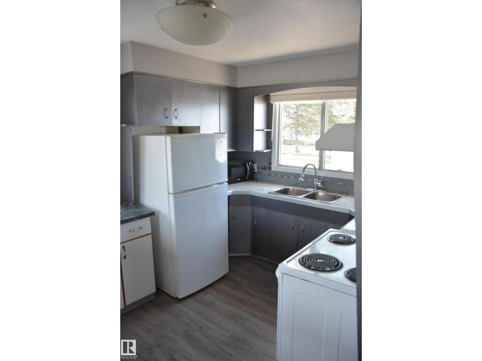 5506 56 St, Barrhead, Alberta  T7N 1C6 - Photo 11 - E4474397